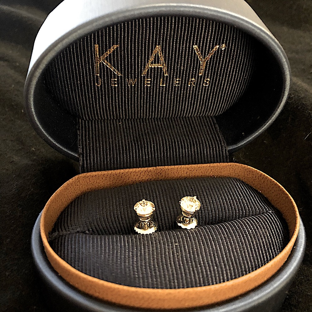1 carat Leo Diamond earrings